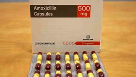 کپسول آموکسی‌سیلین چیست؟ کاربرد و عوارض کپسول Amoxicillin